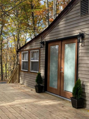 The Nook Lodge - forest cabin at Shawnee/Camelback Mtn